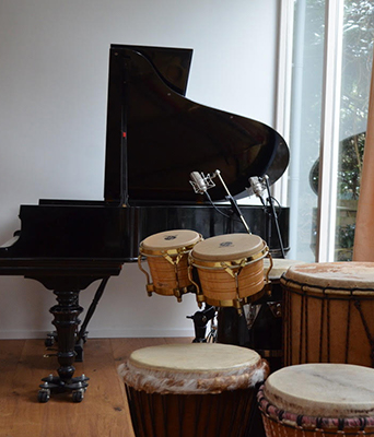 muziekinstrumenten bij de improvisatie academie